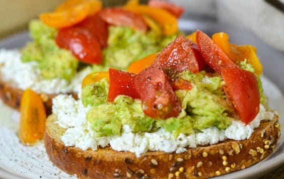 Avocado Toast with Tomatoes